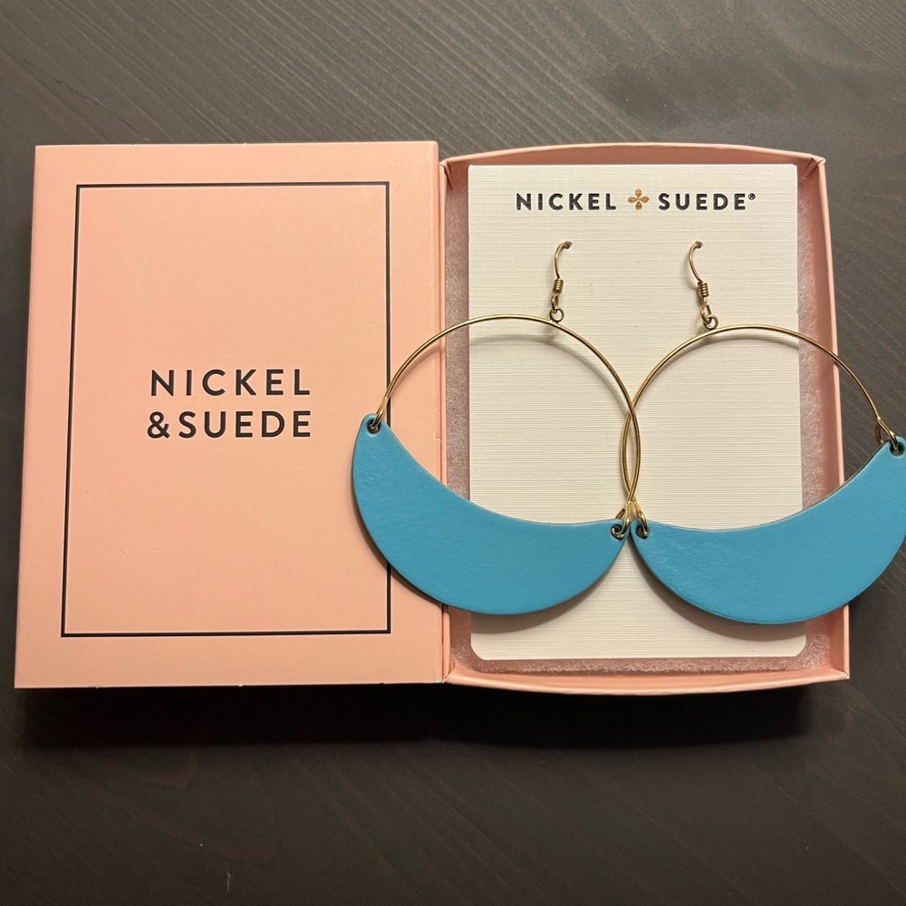 NIB Nickel & Suede Turquoise Asters - Size M